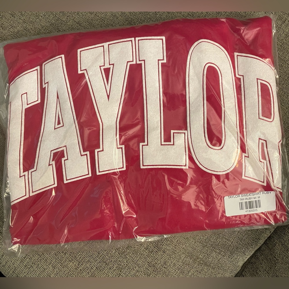 NWT TAYLOR THE BAR Sweatshirt Ruby M
